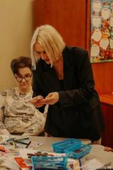 Каждую среду волонтеры из храма Гавриила Самтаврийского (от 1 до 3 человек) посещают ОРАИ 4. Вместе с подопечными они рисуют, лепят и общаются.